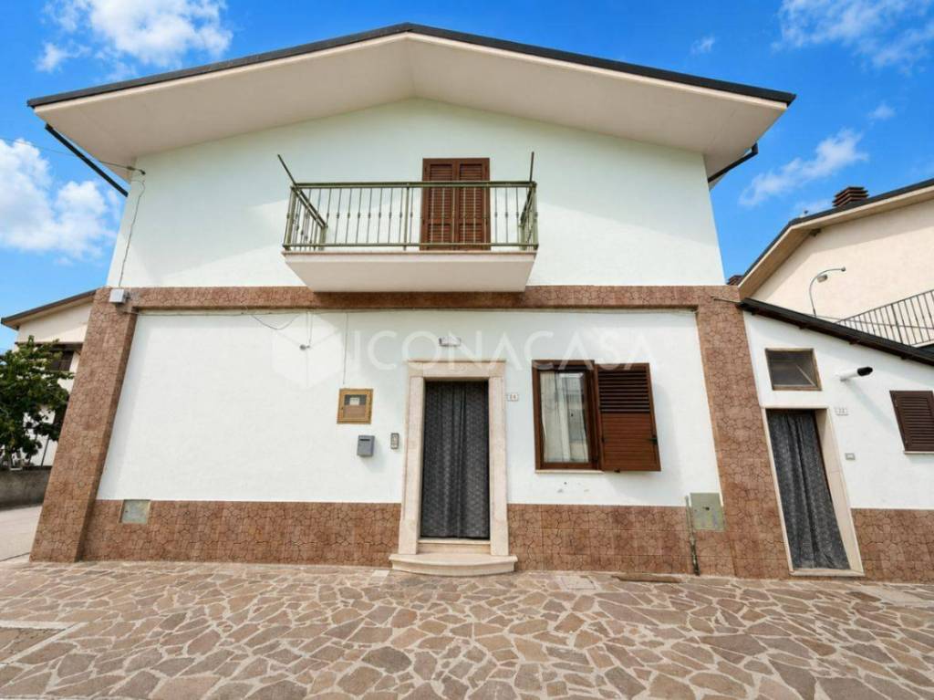 casa indipendente in vendita a Trasacco