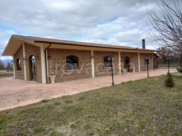 casa indipendente in vendita a Trasacco