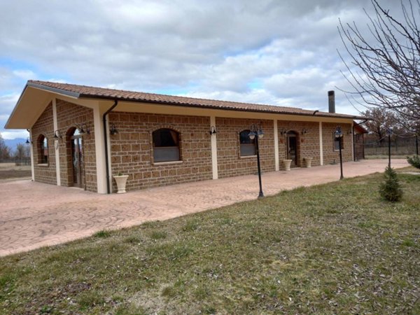 casa indipendente in vendita a Trasacco