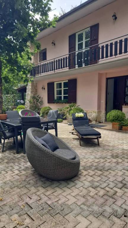 casa indipendente in vendita a Villalago