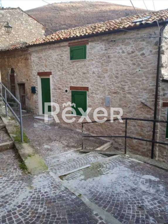 casa indipendente in vendita a Villalago