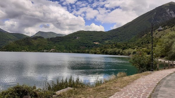 casa indipendente in vendita a Villalago