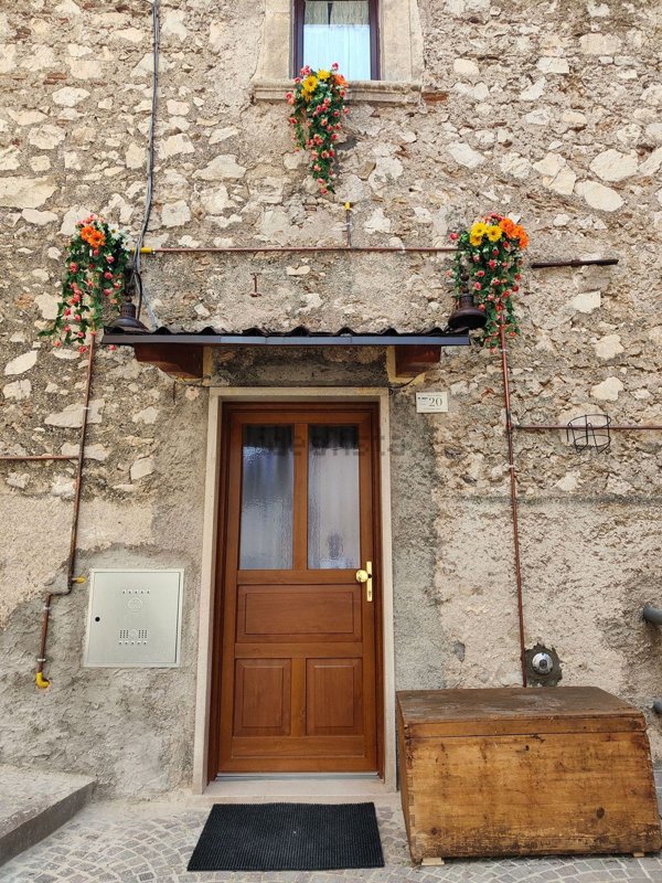 casa indipendente in vendita a Villalago