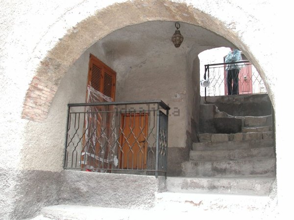 casa indipendente in vendita a Villalago