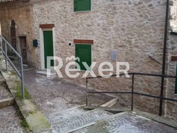 casa indipendente in vendita a Villalago