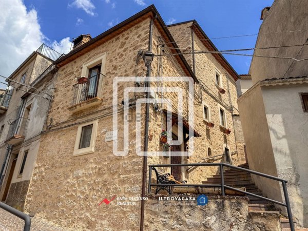 casa semindipendente in vendita a Villalago