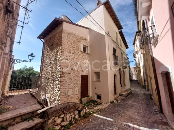 casa indipendente in vendita a Villa Santa Lucia degli Abruzzi