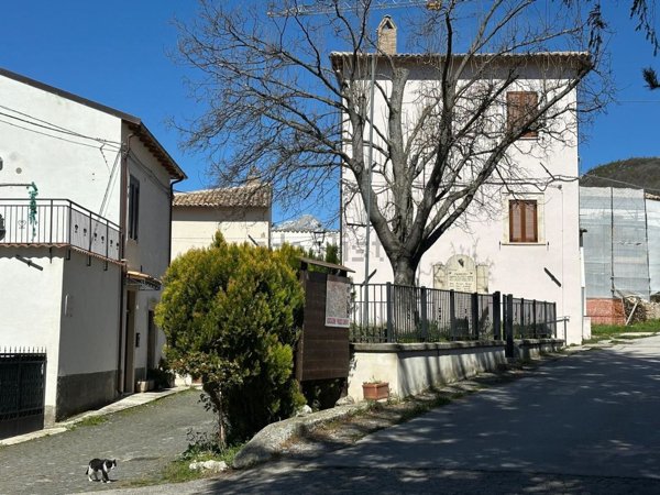 casa indipendente in vendita a Villa Santa Lucia degli Abruzzi