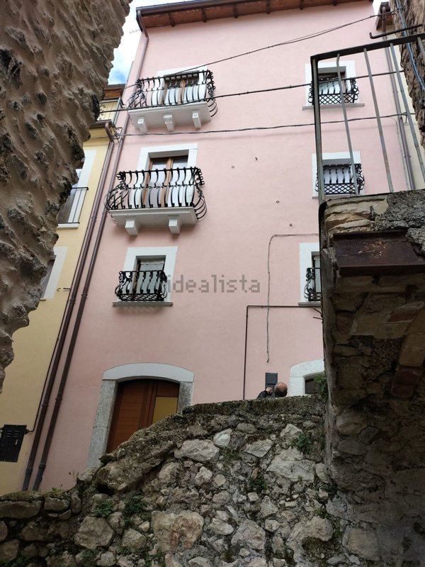 casa indipendente in vendita a Villa Santa Lucia degli Abruzzi