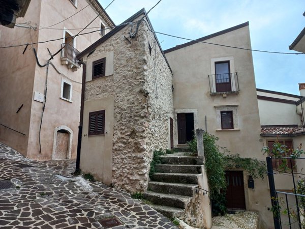 casa indipendente in vendita a Villa Santa Lucia degli Abruzzi