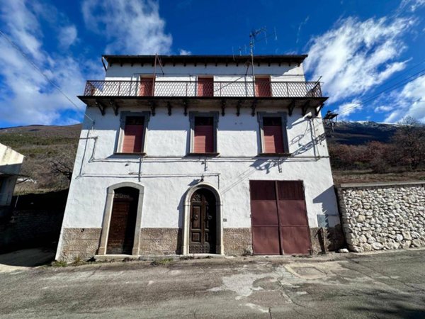 casa indipendente in vendita a Villa Santa Lucia degli Abruzzi