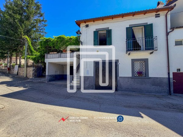 casa indipendente in vendita a Villa Santa Lucia degli Abruzzi in zona Carrufo