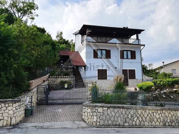 casa indipendente in vendita a Villa Sant'Angelo