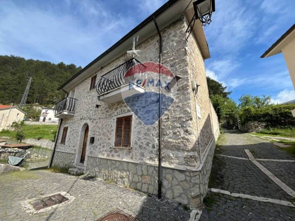 casa indipendente in vendita a Villetta Barrea