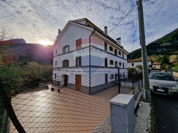 casa indipendente in vendita a Villetta Barrea