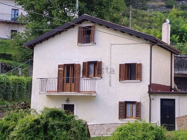 casa indipendente in vendita a Villetta Barrea