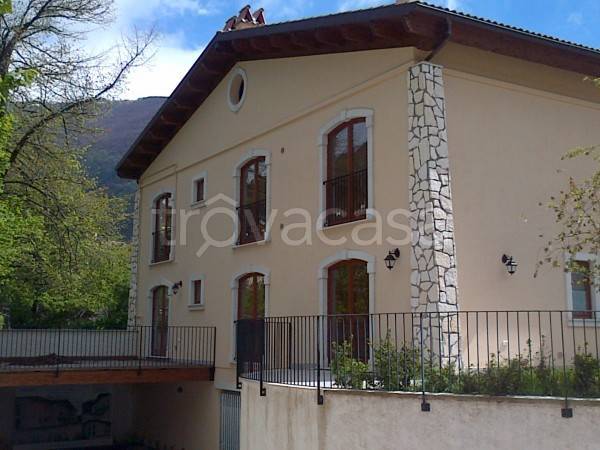 casa indipendente in vendita a Villetta Barrea