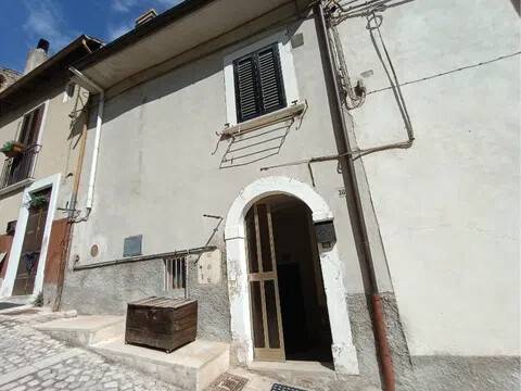 casa indipendente in vendita a Vittorito