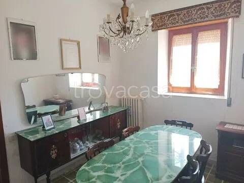 casa indipendente in vendita a Vittorito