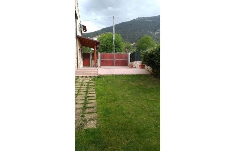 casa indipendente in vendita a Vittorito