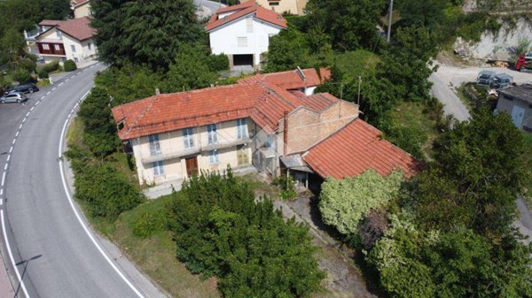 casa indipendente in vendita a Monforte d'Alba