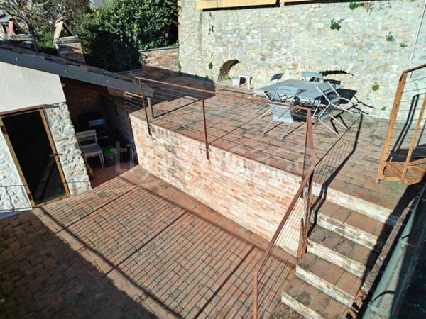 casa indipendente in vendita a Monforte d'Alba