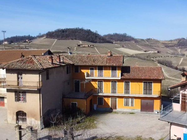 casa indipendente in vendita a Monforte d'Alba