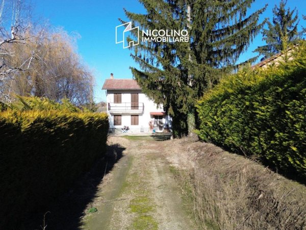 casa indipendente in vendita a Monforte d'Alba