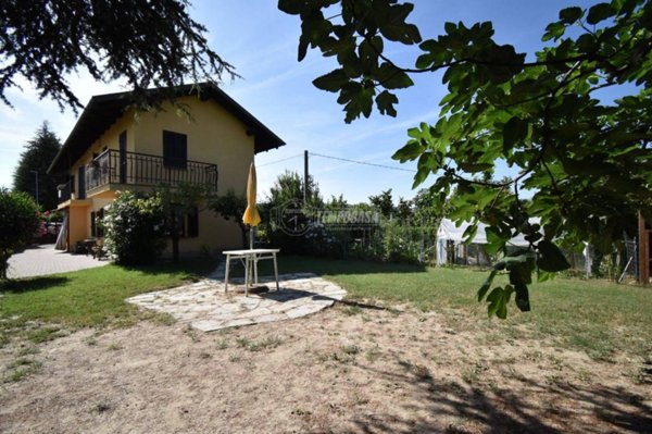 casa indipendente in vendita a Monforte d'Alba