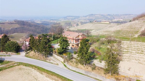 casa indipendente in vendita a Monforte d'Alba