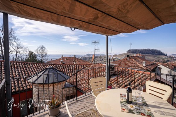 casa indipendente in vendita a Monforte d'Alba