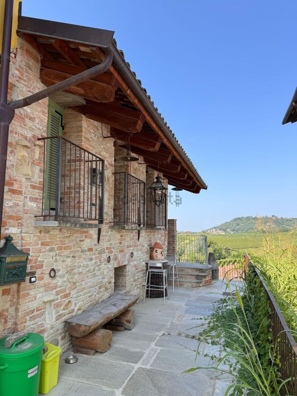 casa indipendente in vendita a Monforte d'Alba