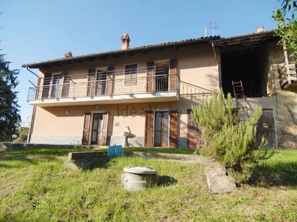 casa indipendente in vendita a Monforte d'Alba