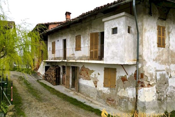 casale in vendita a Monforte d'Alba