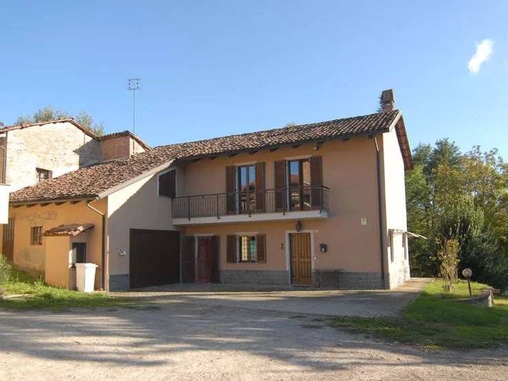 casa indipendente in vendita a Monforte d'Alba