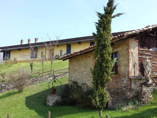 casa indipendente in vendita a Monforte d'Alba