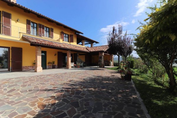 casa indipendente in vendita a Monforte d'Alba