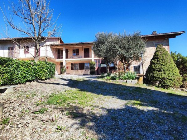 casa indipendente in vendita a Monforte d'Alba