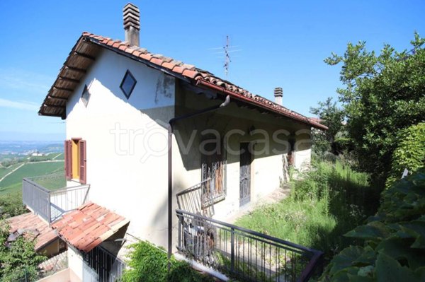 casa indipendente in vendita a Monforte d'Alba
