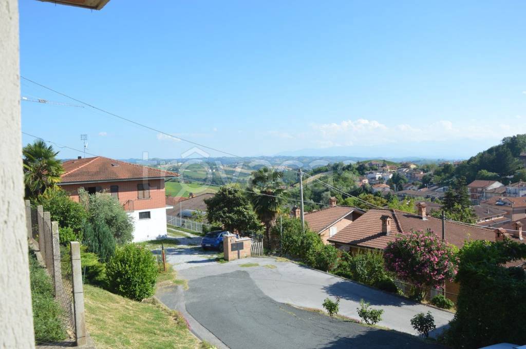 casa indipendente in vendita a Monforte d'Alba