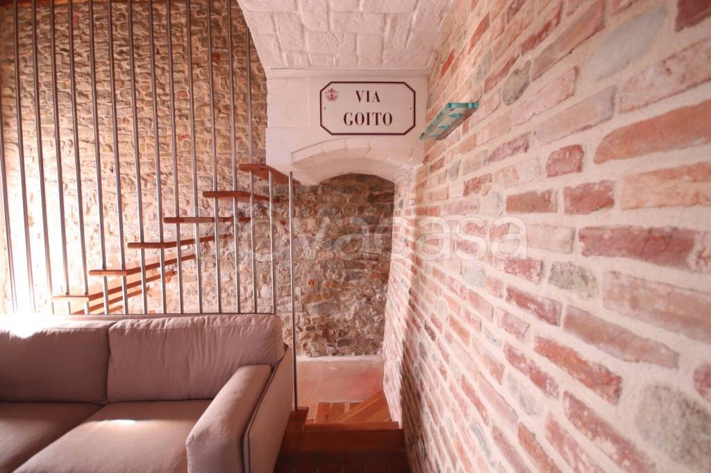 casa indipendente in vendita a Monforte d'Alba