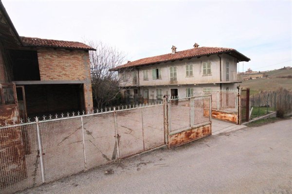 esavano in vendita a Monforte d'Alba