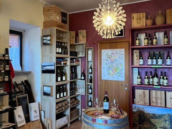 negozio in vendita a Monforte d'Alba
