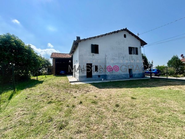 casale in vendita a Monforte d'Alba
