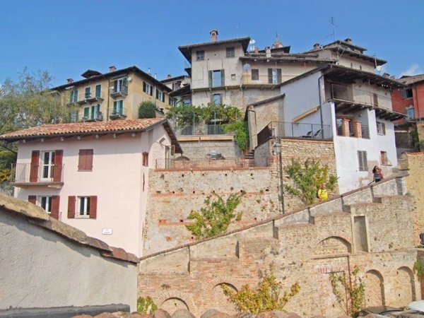 casa indipendente in vendita a Monforte d'Alba