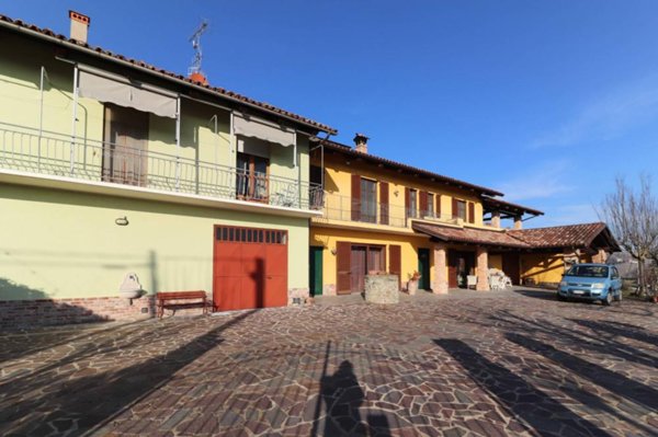 casa indipendente in vendita a Monforte d'Alba