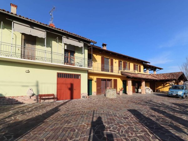 casa indipendente in vendita a Monforte d'Alba