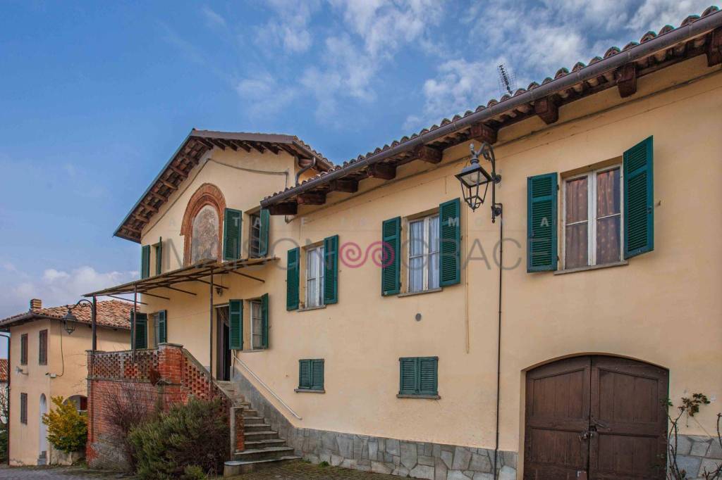 casa indipendente in vendita a Monforte d'Alba