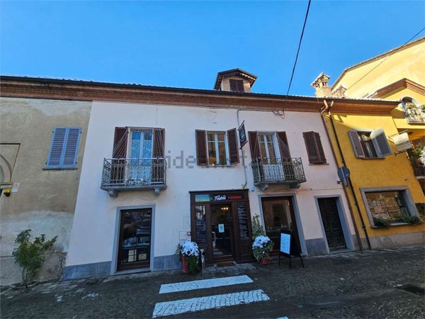 locale commerciale in vendita a Monforte d'Alba