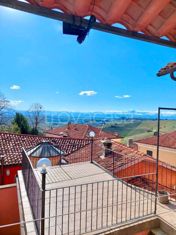 casa indipendente in vendita a Monforte d'Alba